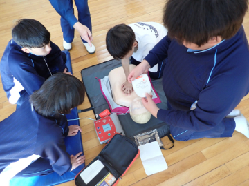 写真：普通救命講習（実技）