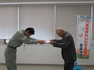 写真:石井さん感謝状授与