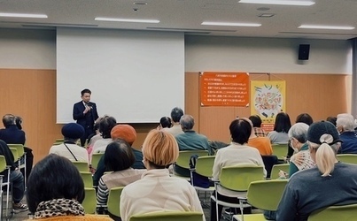 写真：挨拶をする市長