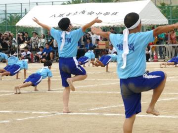 写真：男子の演技の様子