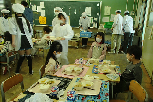 給食の準備