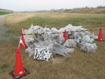 写真：活動で集めた不燃ごみ