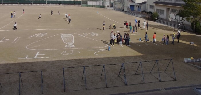 写真：運動場での様子