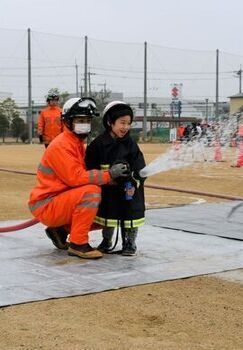 防水体験に参加する子ども1