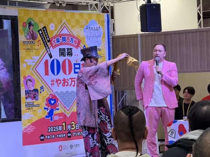 写真：立体紙切り師の辻笙による紙切りライブ