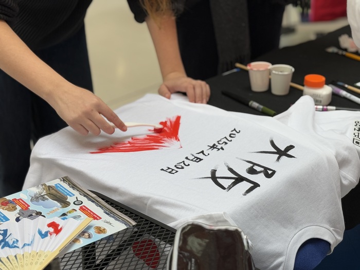 写真：Tシャツに描かれた赤富士