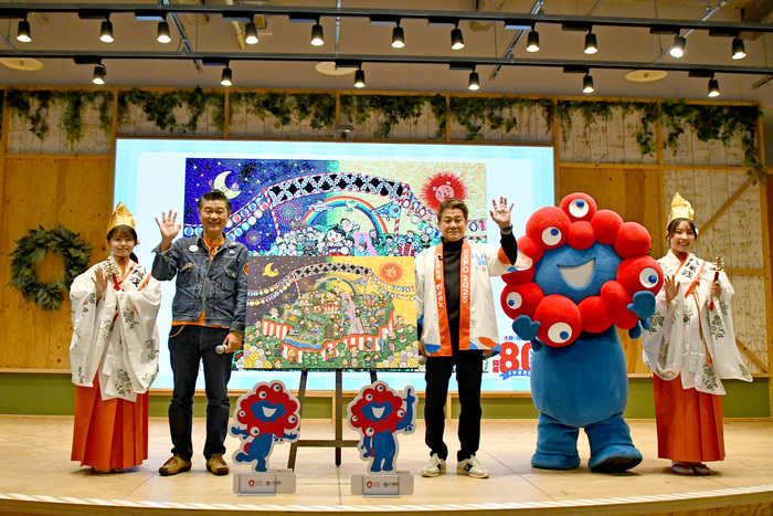 写真：市長徳さん福娘ミャクミャク集合写真