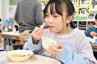 給食の様子2