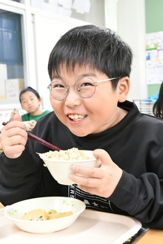 給食の様子5