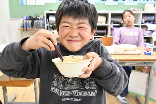 給食の様子3