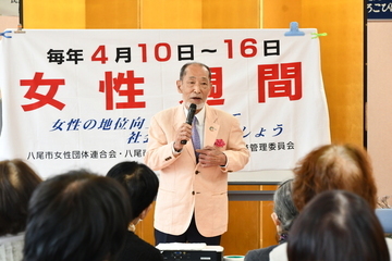 写真：八尾市選挙管理委員会の平田　正司委員長のあいさつ