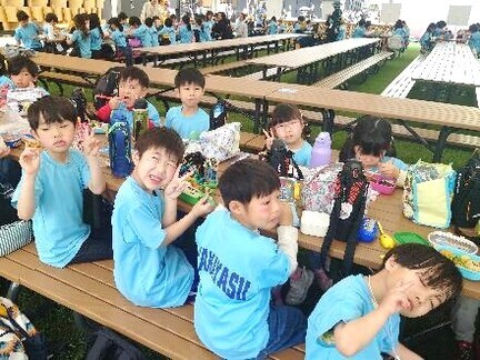 団体休憩所での昼食19