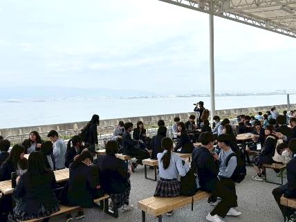 団体休憩所での昼食15