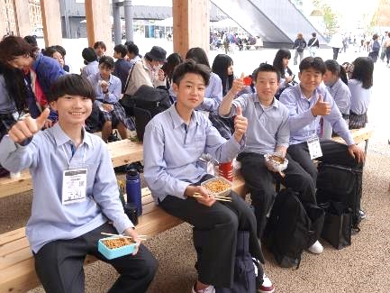 団体休憩所での昼食17