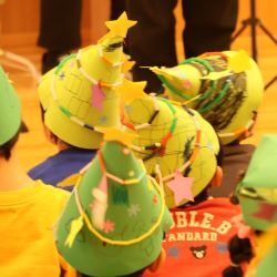 クリスマスツリー型の帽子