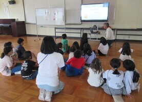 写真：ピドゥルギ子ども会低学年の様子