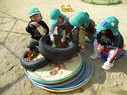 こどもが遊んでいます