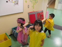 おまつりごっこをする写真