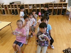 バスごっこの写真
