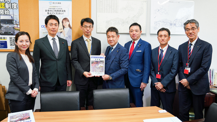 道路局次長に要望書手交