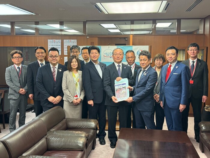 写真:事務次官 要望書手交