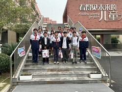 上海師範大学付属第5実験学校での集合写真