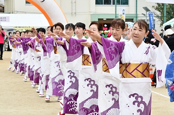 八尾河内音頭まつりのグランプリの様子四枚目