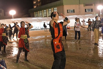 八尾河内音頭まつりの大盆踊り大会の様子一枚目