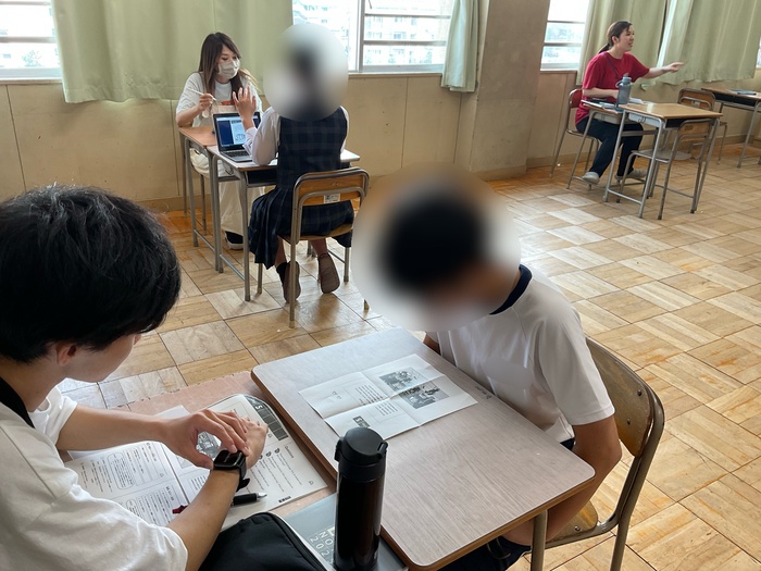 面接の練習に何度もチャレンジしている様子
