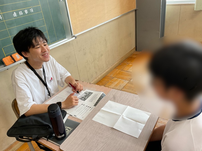 笑顔の先生の様子