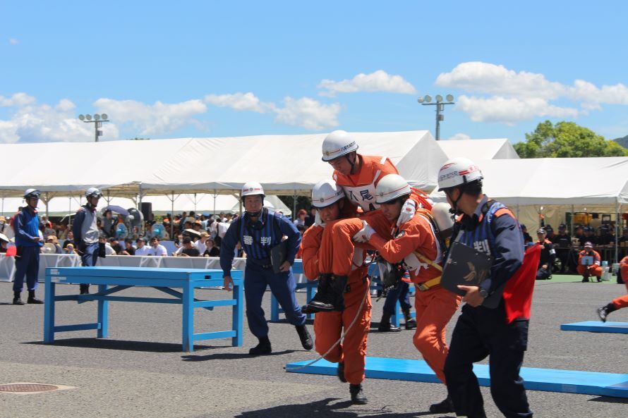 写真：ほふく救出訓練