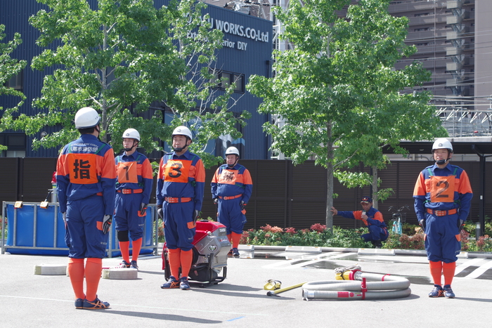 写真：ポンプ車操法訓練の様子1