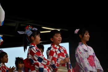 河内音頭大使の歌い手3人