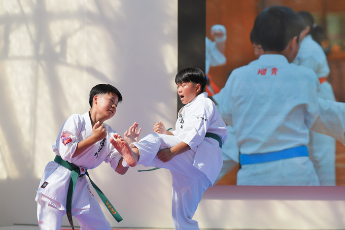 写真：JEDI KARATE宮崎道場八尾パフォーマンス1