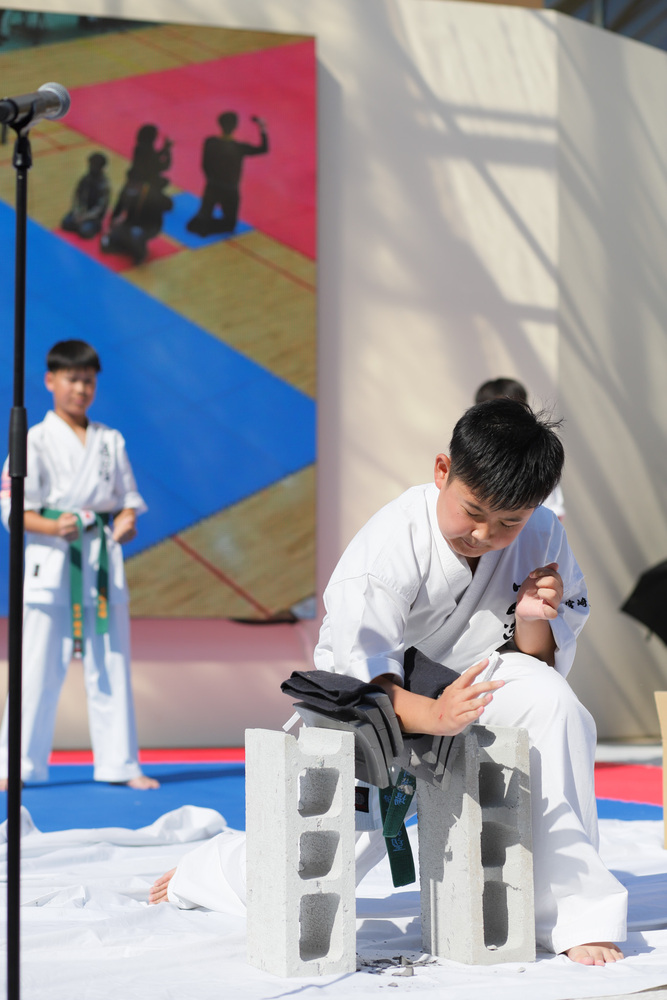 写真：JEDI KARATE宮崎道場八尾パフォーマンス2