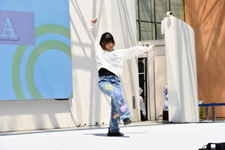 単独でのダンスパフォーマンス