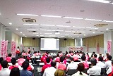 各グループで話し合われたことをみんなの前で発表している写真