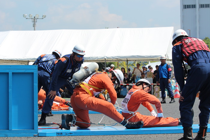 写真：ほふく救出訓練3