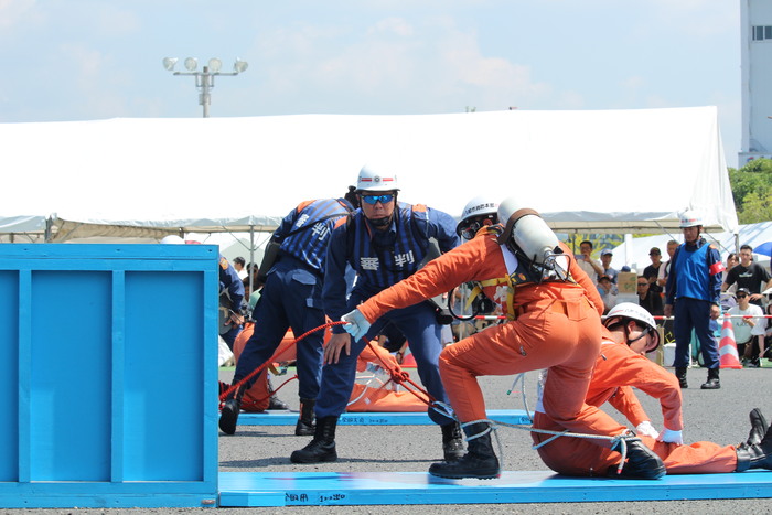 写真：ほふく救出訓練4