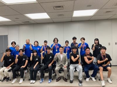 写真：大松市長　表敬訪問【大阪竜和様・大阪府代表チーム様(綱引)】の様子　9月29日