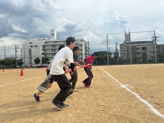 疾走する1年生担任の先生たち