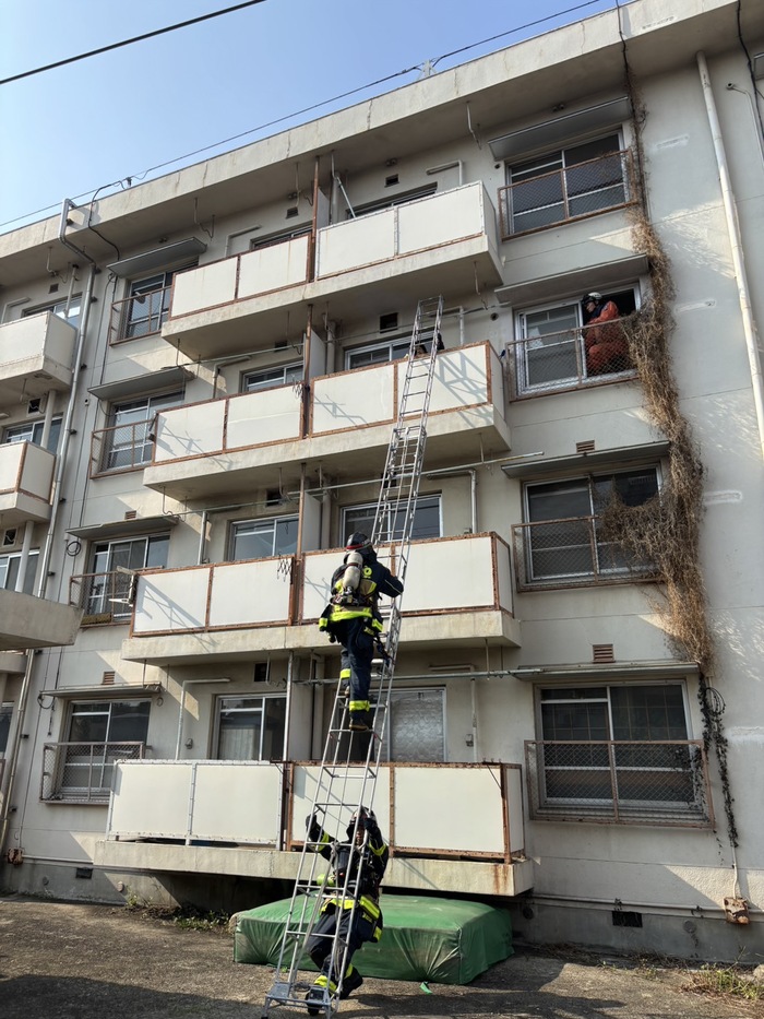 写真：応急はしご救出訓練