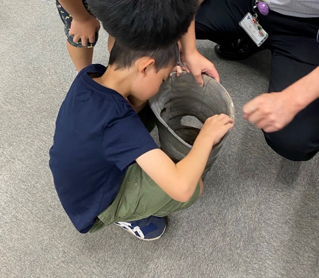 写真:羽曳野市埴輪を触る体験