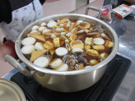 鍋に入った関東炊き