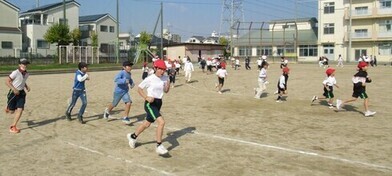 走るこどもたち