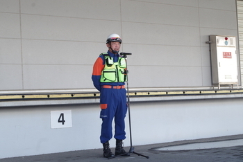 松村団長が講評をしています