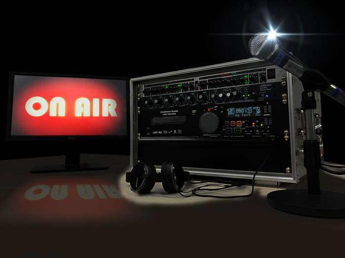 臨時災害放送局の写真