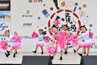 ステージのチアダンス