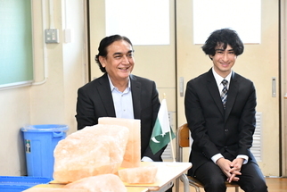 笑顔のシャーさんとアルマンさん