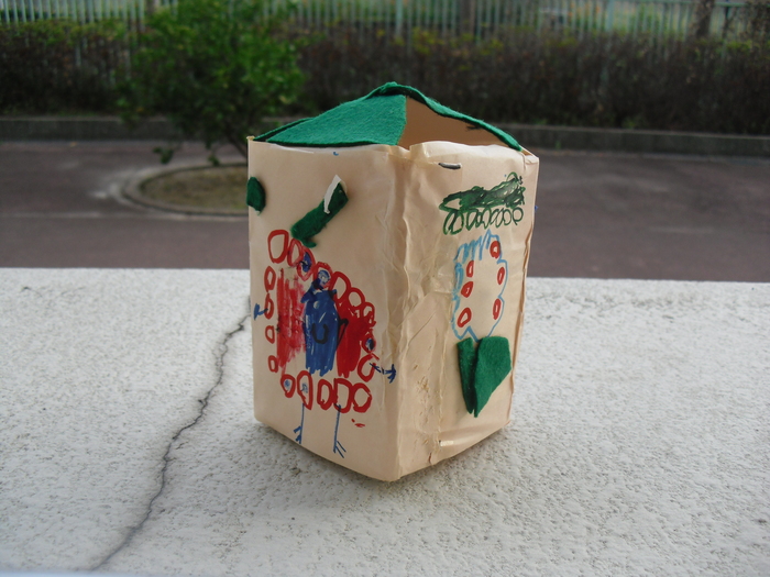 個人作品　08　ミャクミャクのおうち